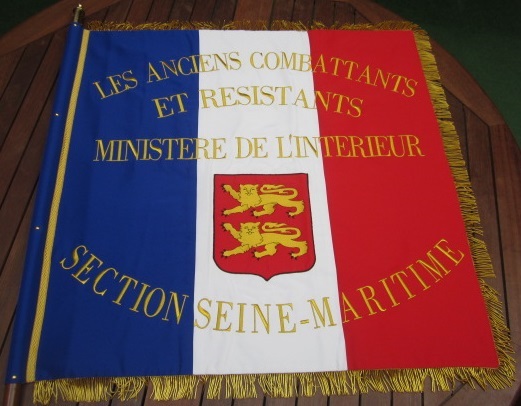 drapeau brodé